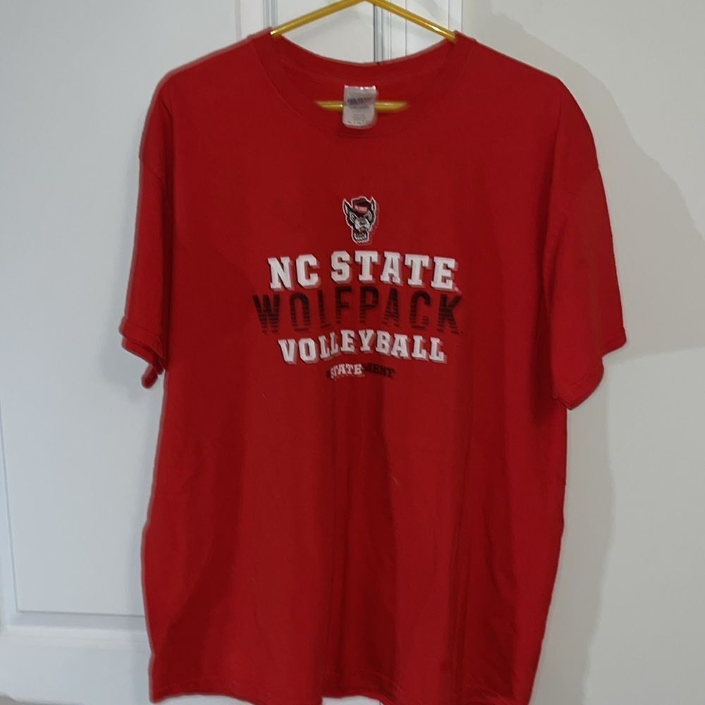 NC State Wolfpack volleyball team work out stain marked T shirt XL men’s cotton